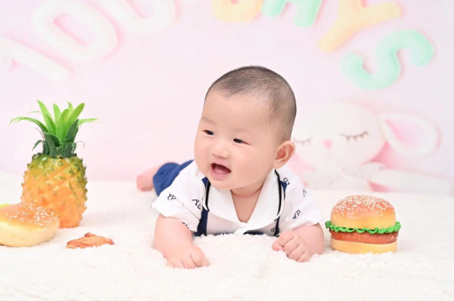商水宝宝在妈妈肚子里